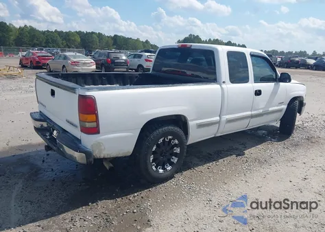 2000 Chevrolet Silverado 1500 Ls z USA, uszkodzony, nr VIN 2GCEC19V9Y1361972